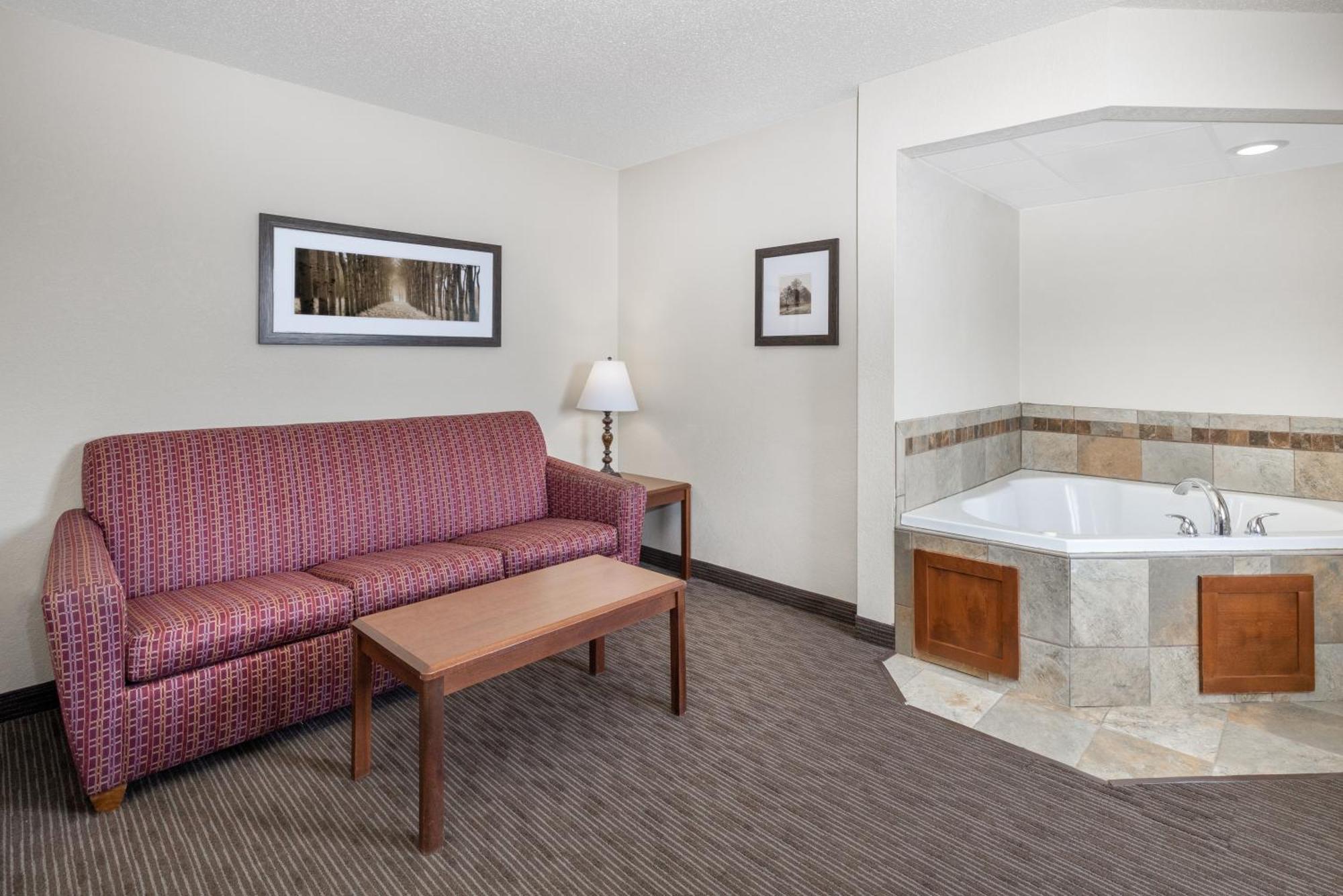 Americinn By Wyndham Dickinson Room photo